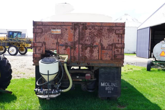 Image of Ford LN6000 equipment image 4