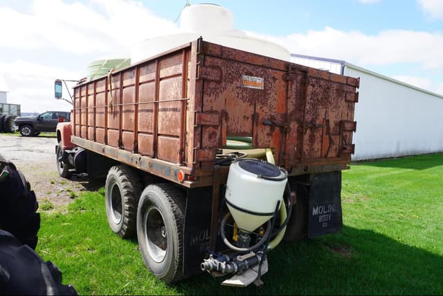 Image of Ford LN6000 equipment image 3