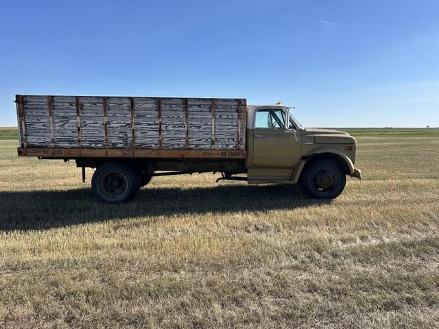 Image of GMC 5500 equipment image 4