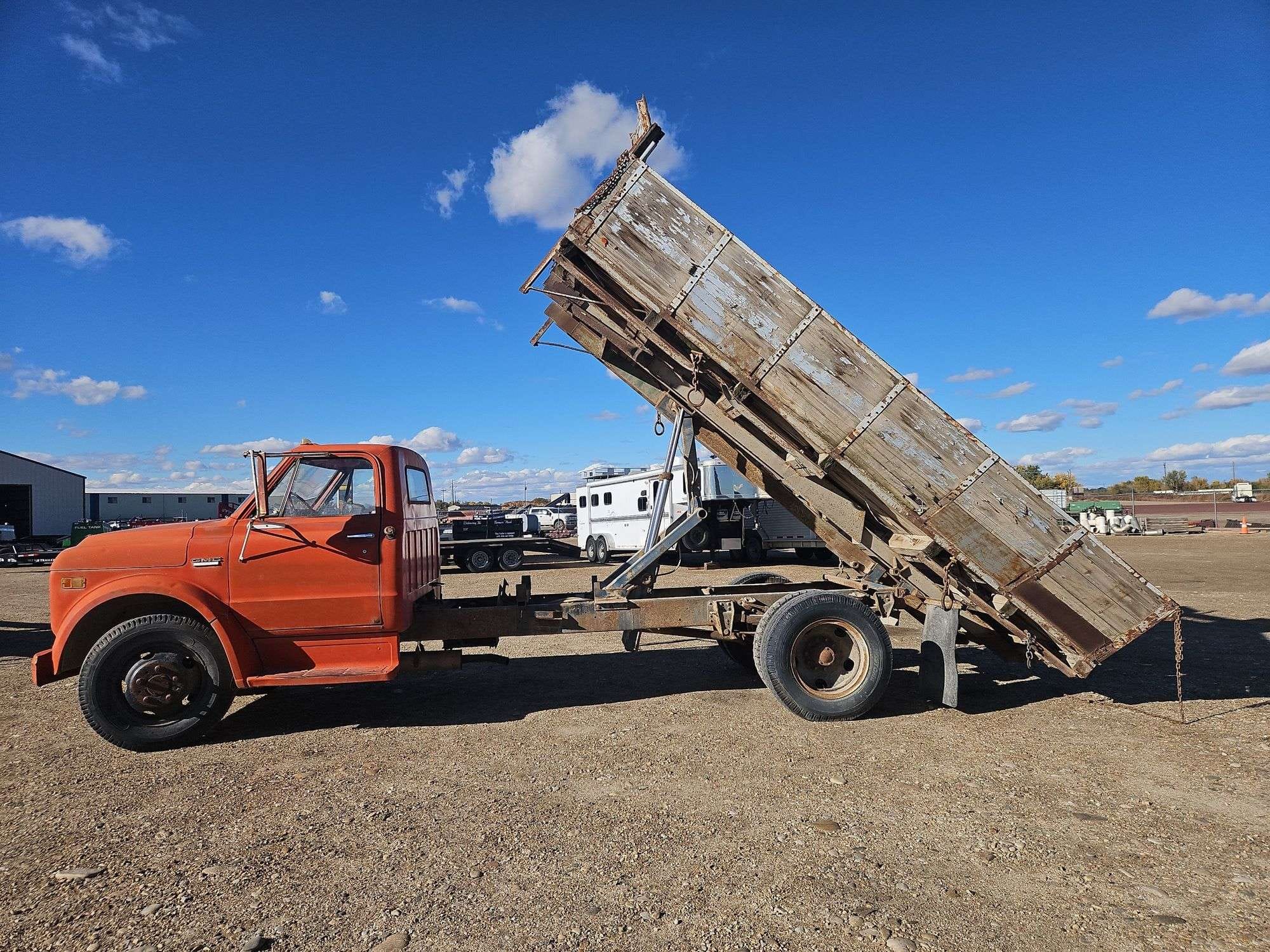 1970 GMC 5500 Equipment Image0