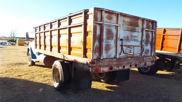 Image of GMC 6500 equipment image 2