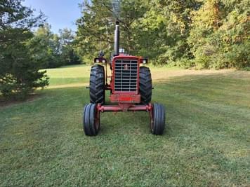 Main image International Harvester 826