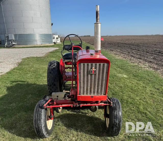 Image of International Harvester 140 equipment image 4
