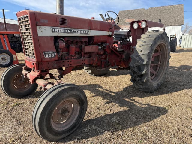 Image of International Harvester 656 equipment image 2