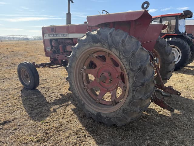 Image of International Harvester 656 equipment image 3