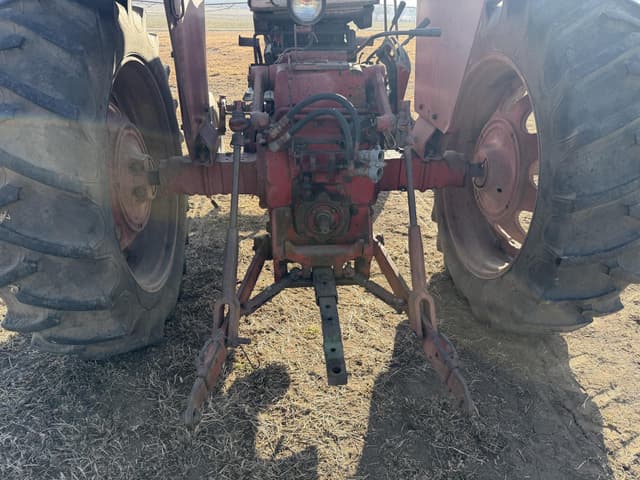 Image of International Harvester 656 equipment image 4