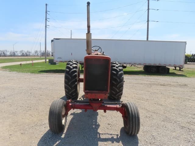 Image of International Harvester 826 equipment image 2
