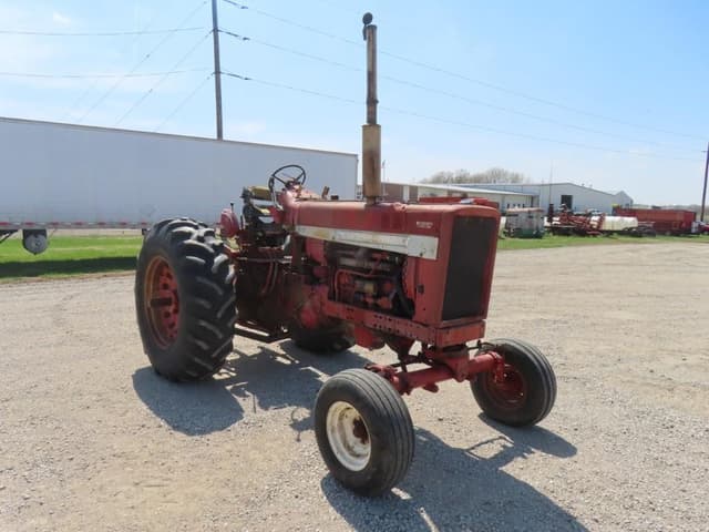 Image of International Harvester 826 equipment image 3