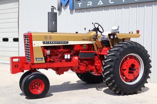 Image of International Harvester 826 equipment image 3