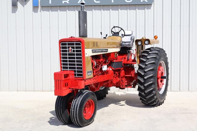 Image of International Harvester 826 equipment image 2
