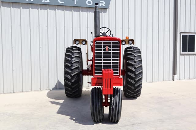 Image of International Harvester 826 equipment image 1