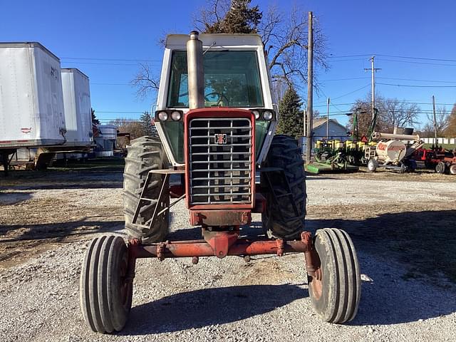 Image of International Harvester 826 equipment image 2