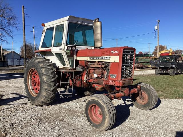 Image of International Harvester 826 equipment image 1