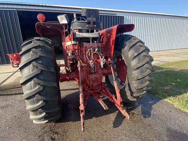 Image of International Harvester 856 equipment image 1