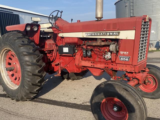 Image of International Harvester 856 equipment image 4