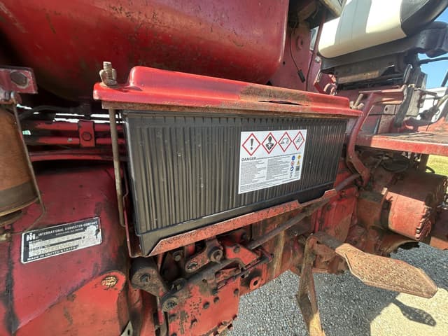 Image of International Harvester 856 equipment image 4