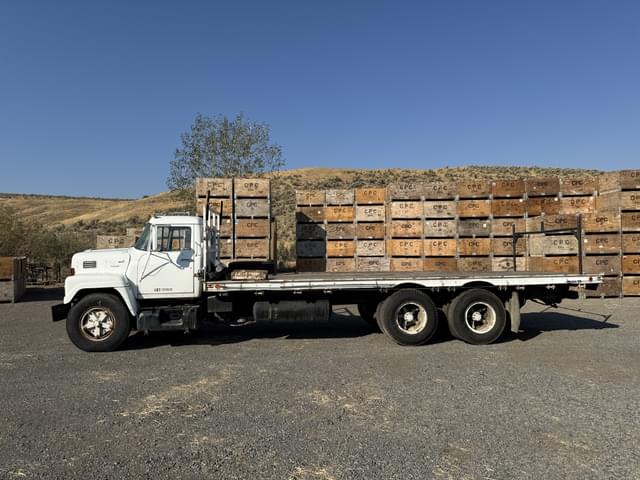 Image of International Fleetstar 2000 equipment image 2
