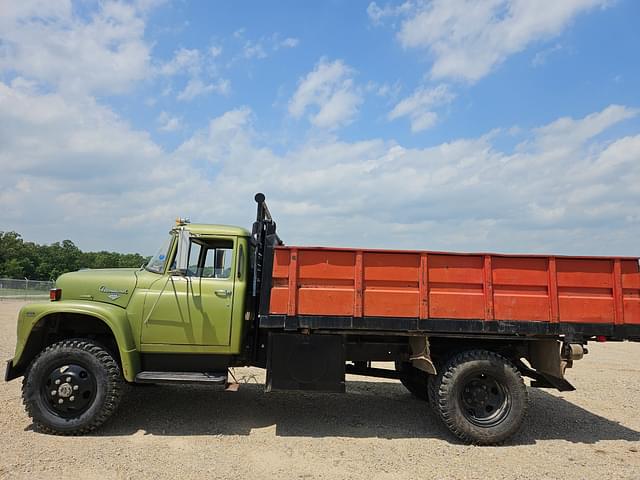 Image of International Loadstar 1600 equipment image 3