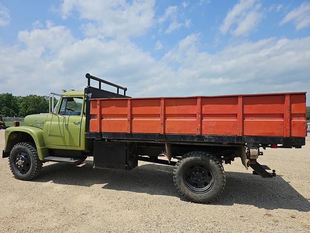 Image of International Loadstar 1600 equipment image 4