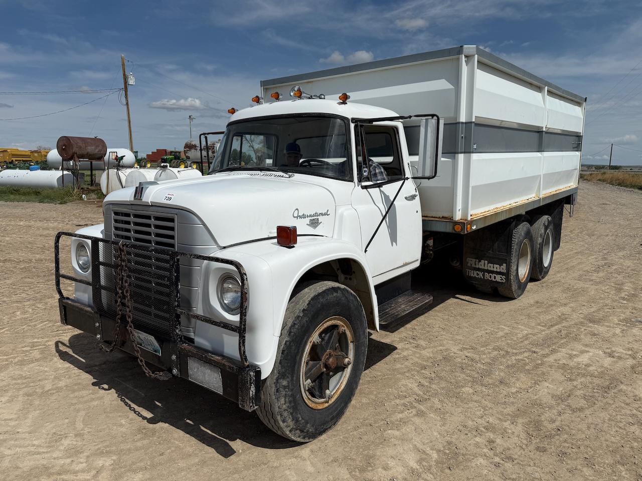 Main image International Loadstar 1800