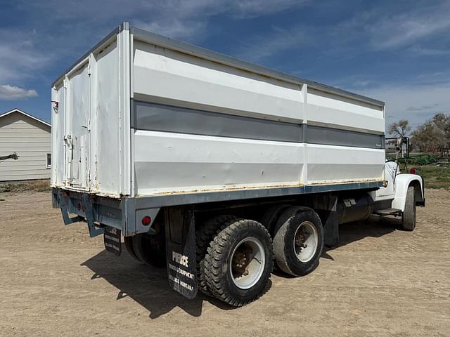 Image of International Loadstar 1800 equipment image 4