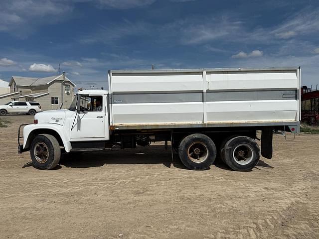 Image of International Loadstar 1800 equipment image 1