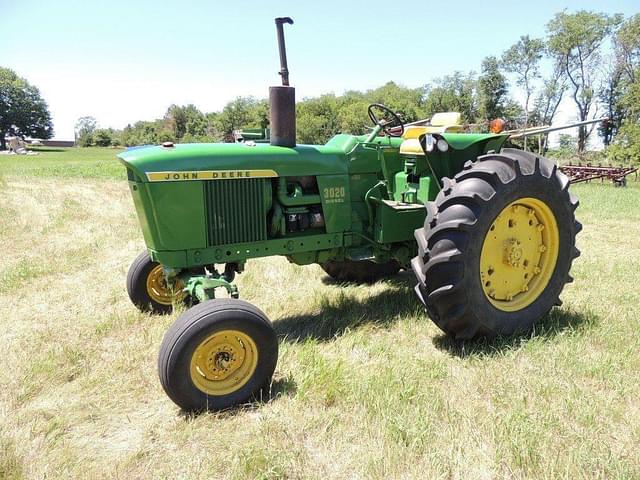 Image of John Deere 3020 equipment image 2