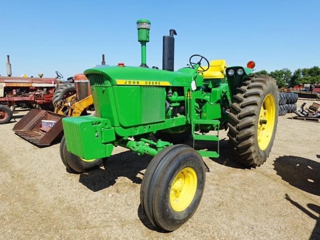 1970 John Deere 3020 Equipment Image0