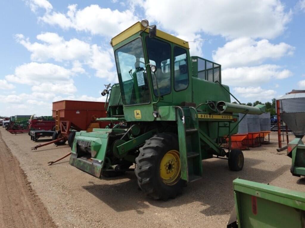 Image of John Deere 4400 Primary image