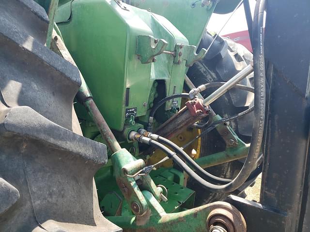 Image of John Deere 4520 equipment image 4