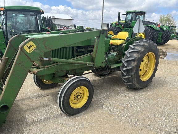 1970 John Deere 1120 Equipment Image0