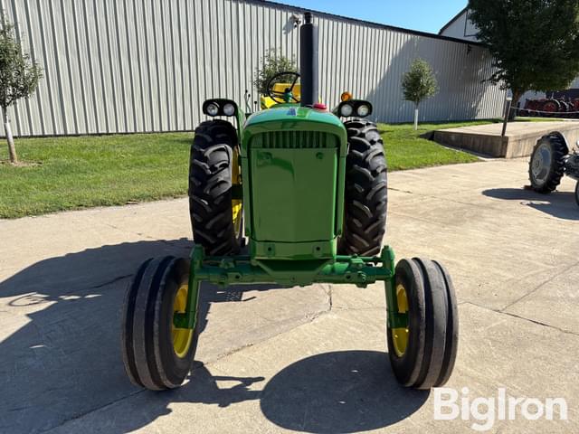 Image of John Deere 2520 equipment image 1