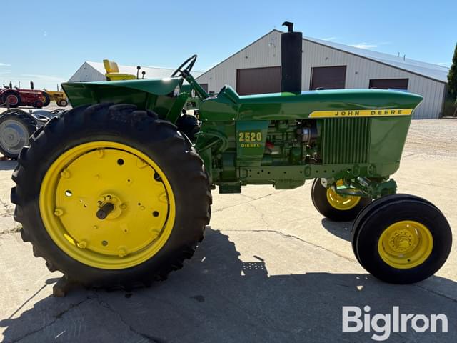 Image of John Deere 2520 equipment image 3