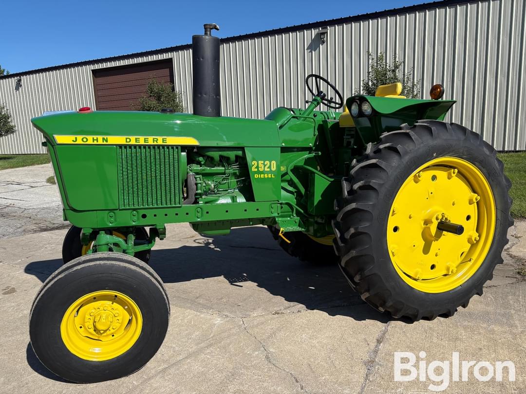 Image of John Deere 2520 Primary image