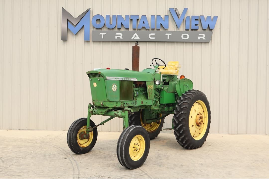 Image of John Deere 2520 Primary image
