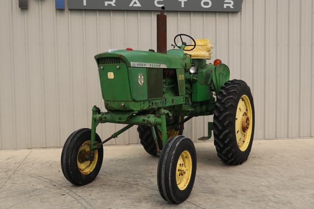 Image of John Deere 2520 equipment image 2