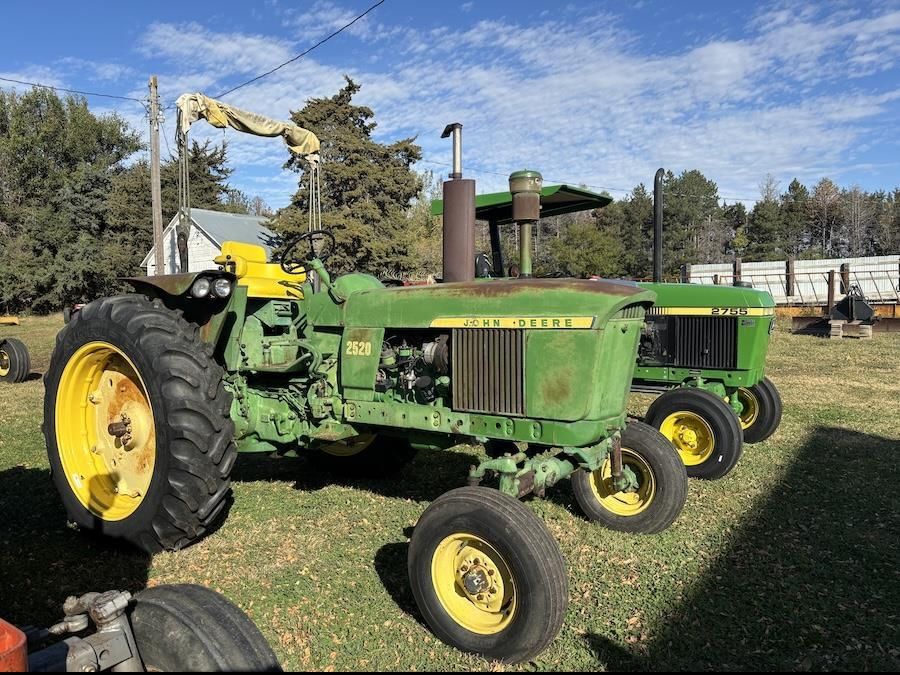 1970 John Deere 2520 Equipment Image0