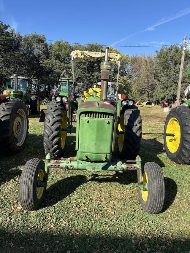 Image of John Deere 2520 equipment image 3