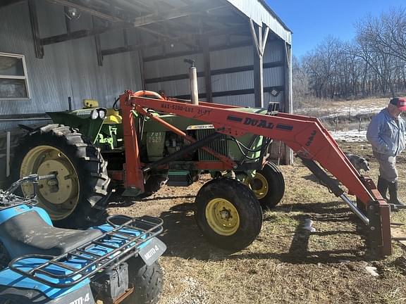 Image of John Deere 2520 Primary image