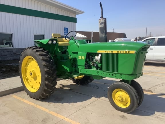 Main image John Deere 2520
