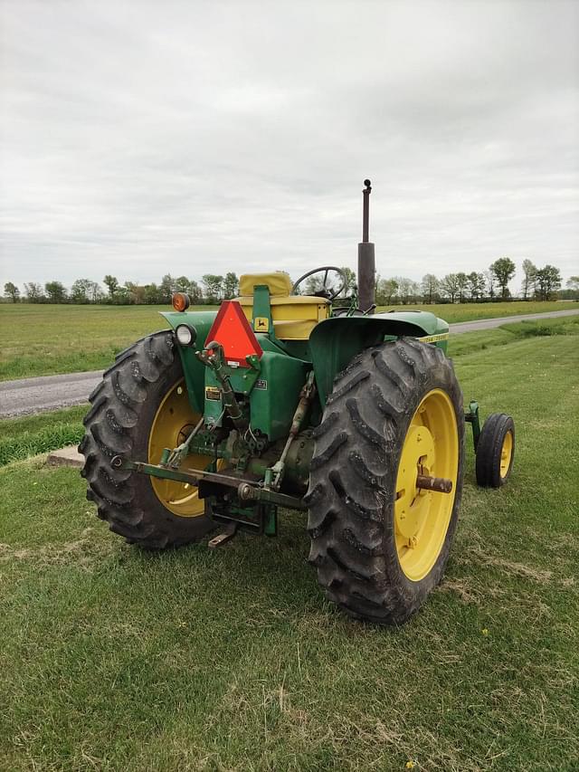 Image of John Deere 2520 equipment image 3