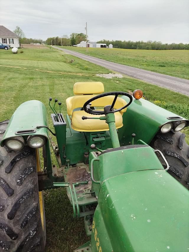 Image of John Deere 2520 equipment image 4