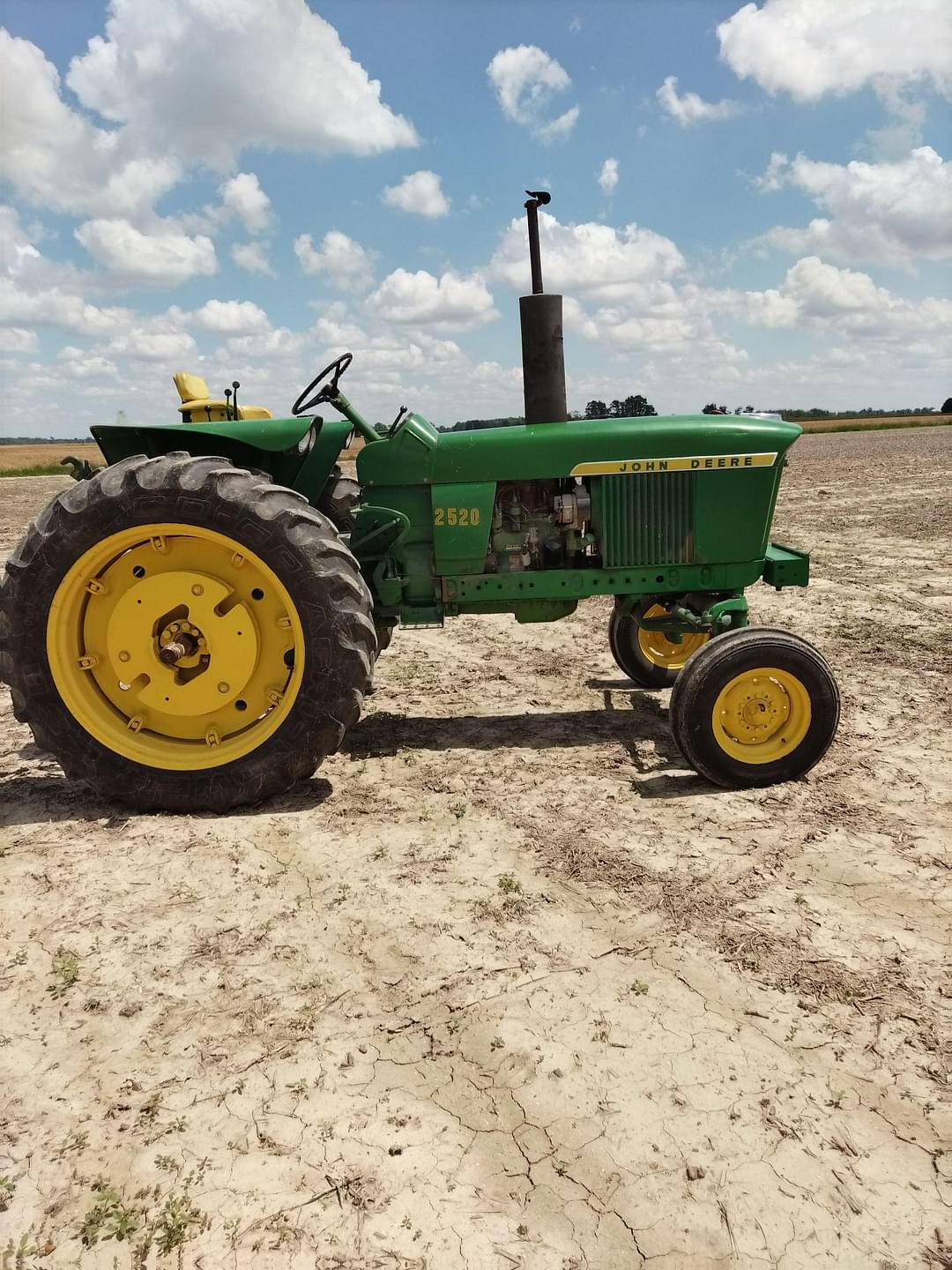 Image of John Deere 2520 Primary image