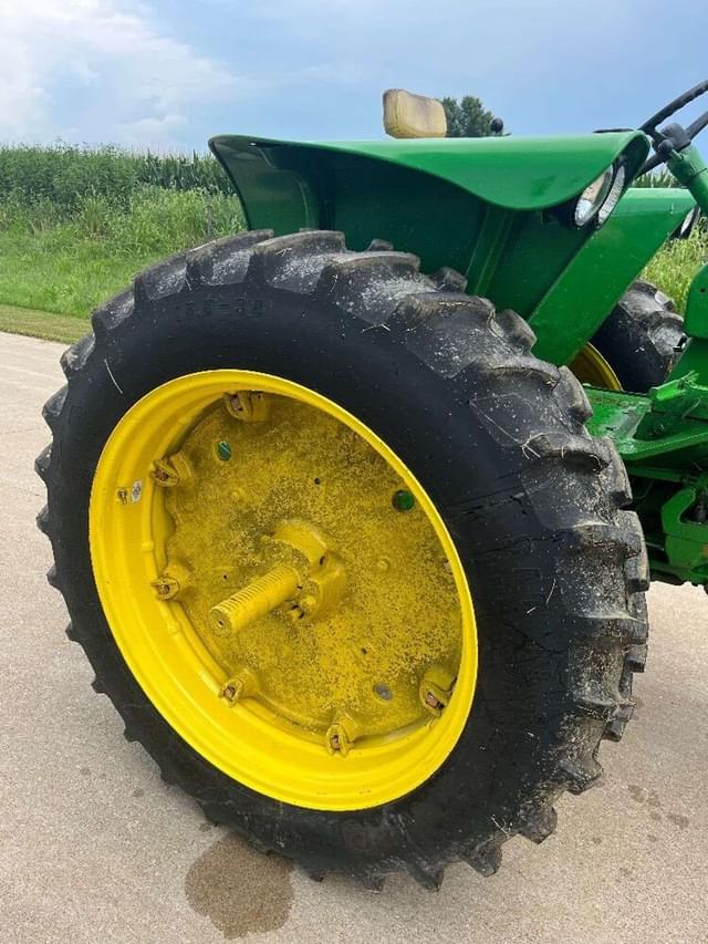 Image of John Deere 2520 equipment image 4