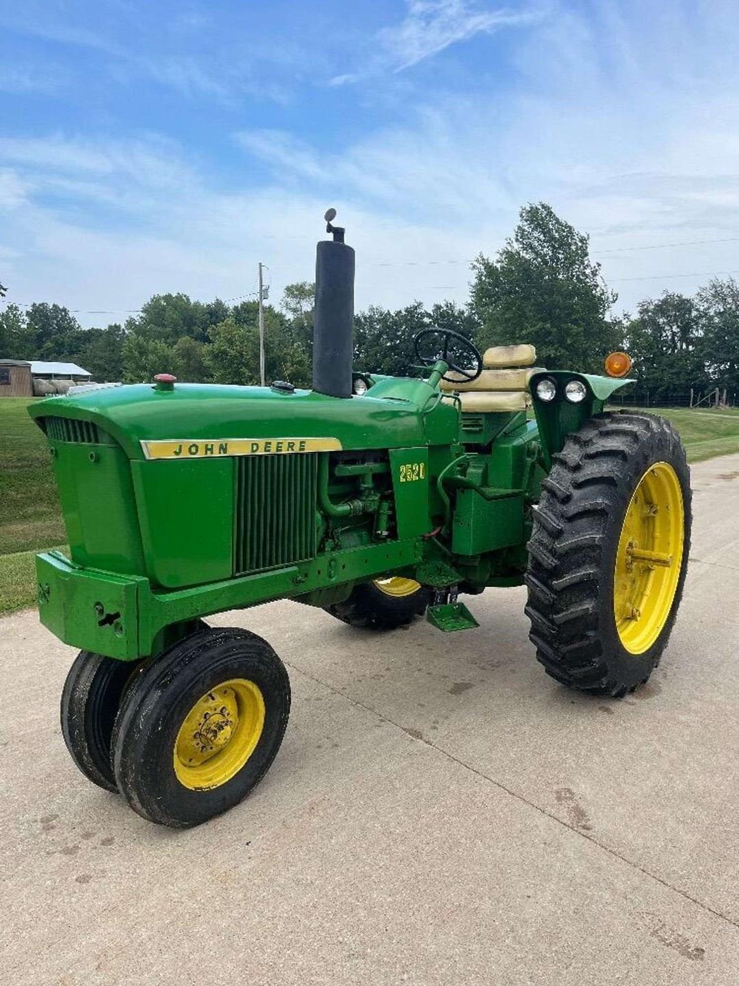 Image of John Deere 2520 Primary image