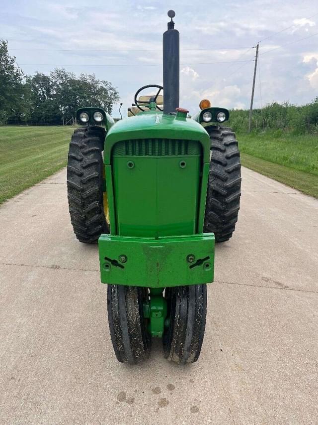 Image of John Deere 2520 equipment image 1