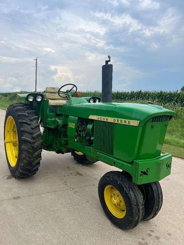 Image of John Deere 2520 equipment image 2