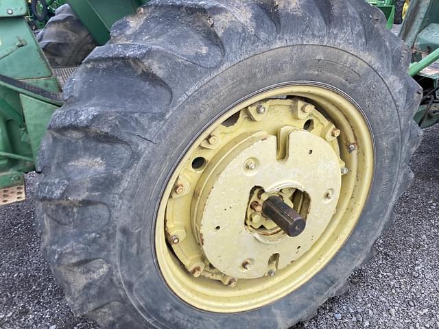 Image of John Deere 3020 equipment image 4