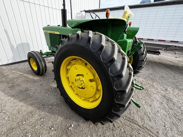 Image of John Deere 3020 equipment image 4
