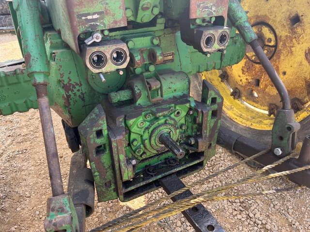 Image of John Deere 3020 equipment image 4